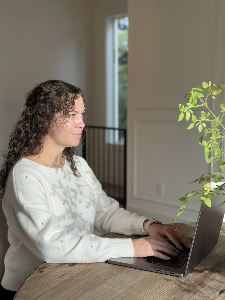 Viktoriia, founder of Victory Finance, working at her desk